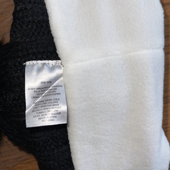 Ivory Ella Pom Pom hat • color: GREY only - Picture 6 of 7